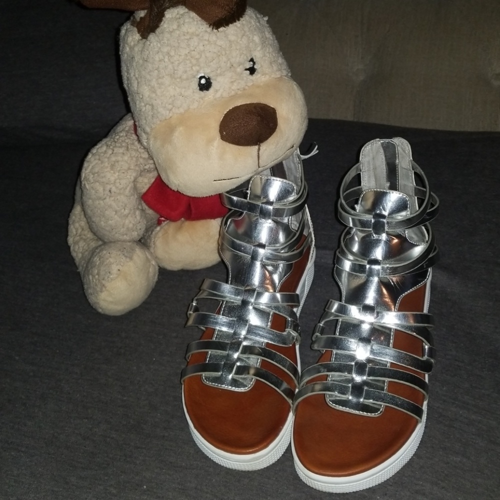 Cute wedge foil color MIA sandal size 8 1/2